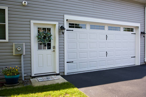 24/7 Emergency Garage Door Panel Replacement experts in Chenoweth, OR